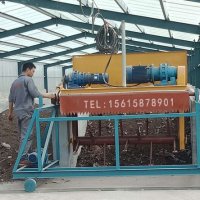 有機(jī)肥槽式翻拋機(jī)日處理能力達(dá)200-300立方、大小可定制